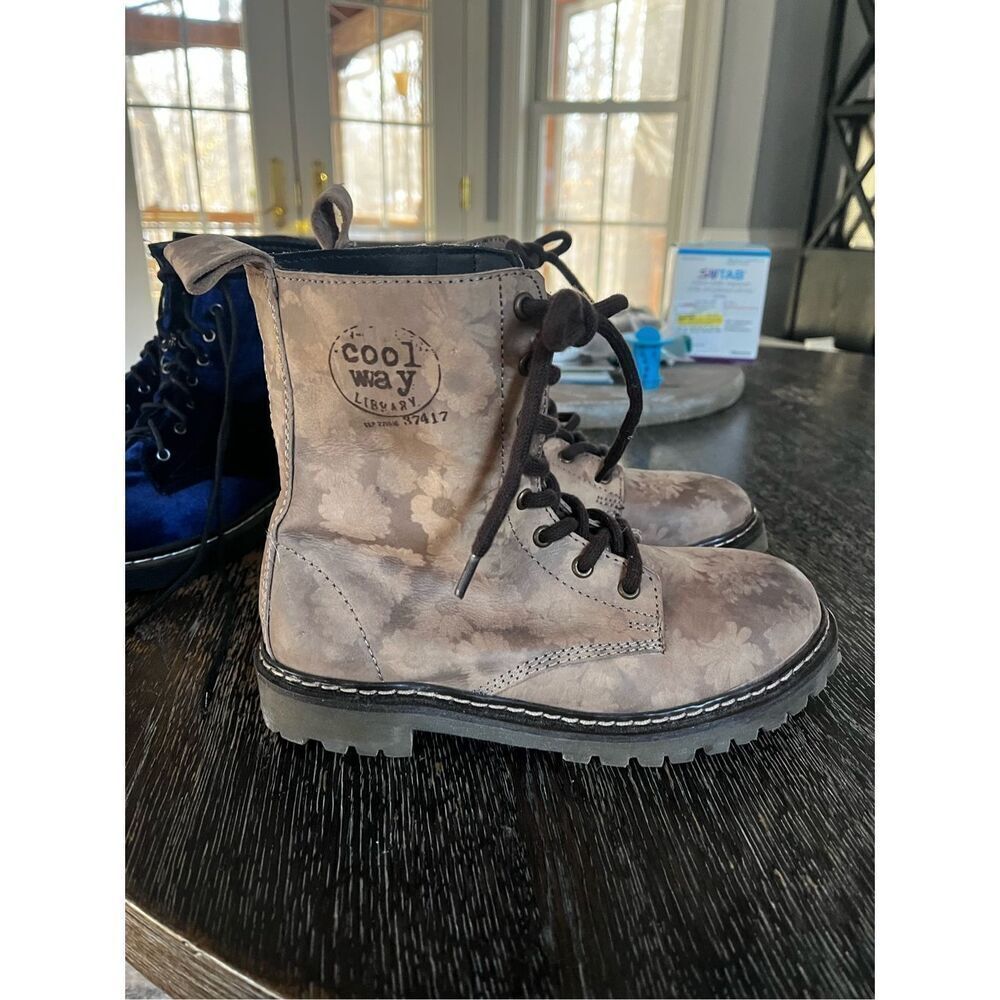 Vintage Y2K Cool Way Library Faux Leather Tan Floral Combat Boots sz 5.5 NWOT (